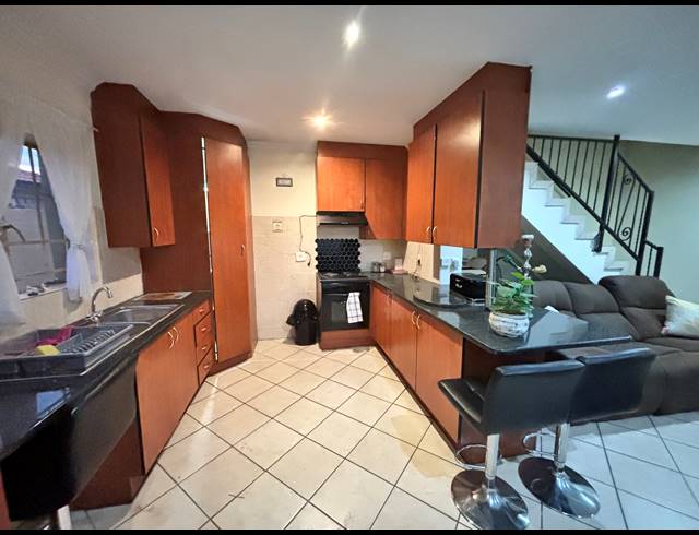 2 BEDROOM DUPLEX FOR SALE IN WILLOW GLEN